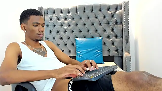 Snapshot of nero_reyd chatting on December 22, 2025, 7:36 pm nero reyd online show from December 22, 2025, 7:36 pm