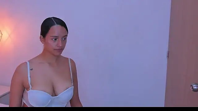 Salome Smitth 1 online show from April 16, 2026, 9:39 pm