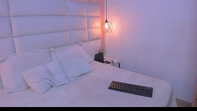 Salome Smitth 1 online show from April 12, 2026, 10:02 pm