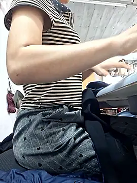 irina hana online show from November 11, 2025, 6:52 am