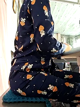 irina hana online show from November 17, 2025, 1:20 am