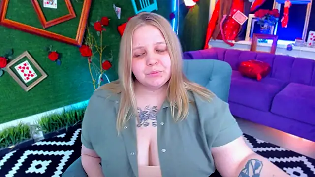 Snapshot of SladaDell chatting on February 25, 2026, 2:28 pm SladaDell online show from February 25, 2026, 2:28 pm