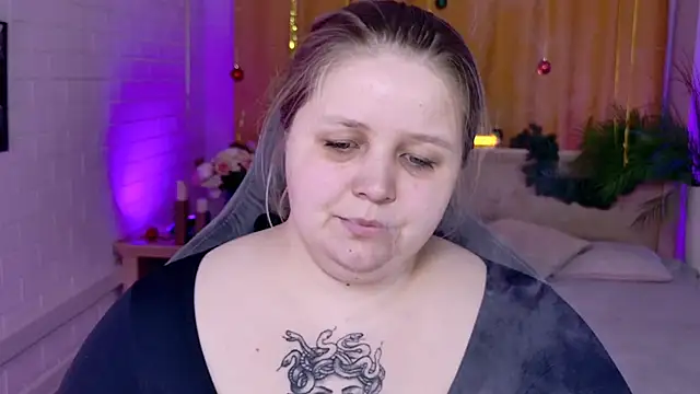 Snapshot of SladaDell chatting on January 14, 2026, 9:24 am SladaDell online show from January 14, 2026, 9:24 am