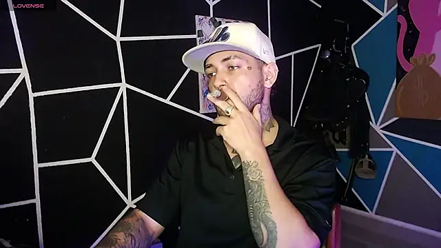 nicolastorres99 online show from October 25, 2025, 3:28 am