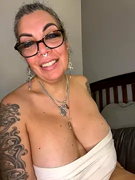 Snapshot of dieseldame1313 chatting on November 7, 2025, 12:15 am dieseldame1313 online show from November 7, 2025, 12:15 am