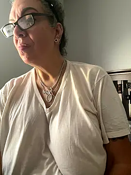 Snapshot of dieseldame1313 chatting on November 17, 2025, 1:37 pm dieseldame1313 online show from November 17, 2025, 1:37 pm