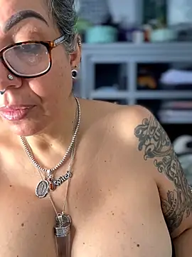 Snapshot of dieseldame1313 chatting on March 19, 2026, 5:24 pm dieseldame1313 online show from March 19, 2026, 5:24 pm