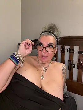 Snapshot of dieseldame1313 chatting on October 30, 2025, 1:37 am dieseldame1313 online show from October 30, 2025, 1:37 am