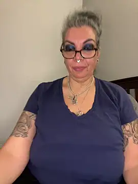 Snapshot of dieseldame1313 chatting on November 12, 2025, 1:10 am dieseldame1313 online show from November 12, 2025, 1:10 am