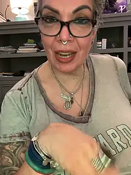 Snapshot of dieseldame1313 chatting on April 1, 2026, 2:24 am dieseldame1313 online show from April 1, 2026, 2:24 am