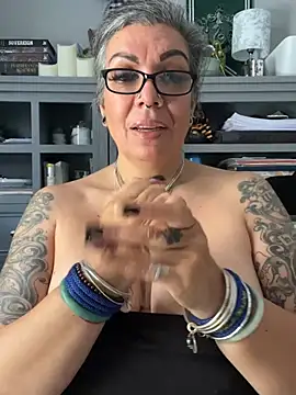 Snapshot of dieseldame1313 chatting on April 5, 2026, 10:16 pm dieseldame1313 online show from April 5, 2026, 10:16 pm