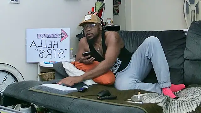 Snapshot of Str8ishVegasGuy chatting on October 28, 2025, 1:10 pm Str8ishVegasGuy online show from October 28, 2025, 1:10 pm