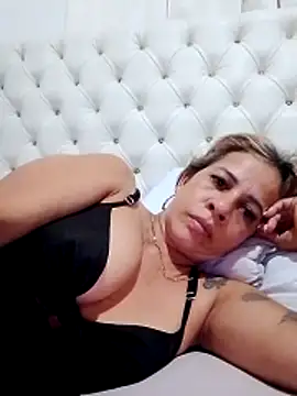 Snapshot of Alisson_Milf chatting on October 24, 2025, 4:11 am Alisson Milf online show from October 24, 2025, 4:11 am