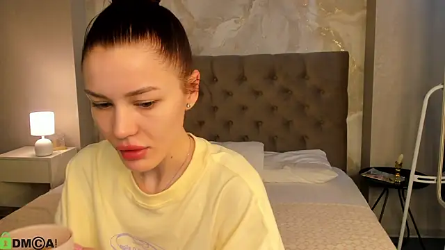 Aria Mila online show from May 18, 2026, 3:06 am