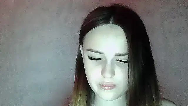 Snapshot of SweetLoraa chatting on June 12, 2026, 5:43 pm SweetLoraa online show from June 12, 2026, 5:43 pm