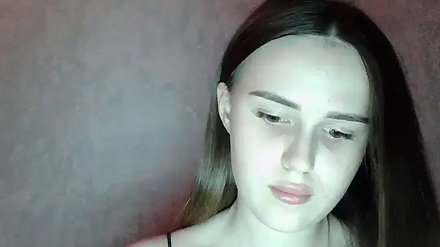 SweetLoraa online show from August 7, 2026, 8:26 pm