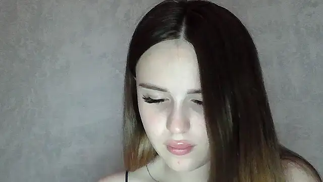 SweetLoraa online show from June 15, 2026, 10:04 am