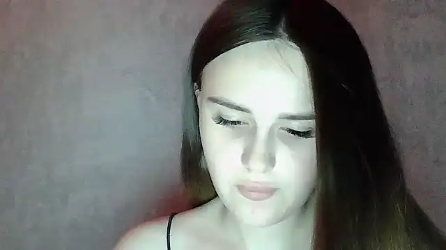 SweetLoraa online show from July 18, 2026, 11:24 pm