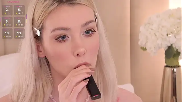 Nesolla online show from October 6, 2025, 7:14 pm