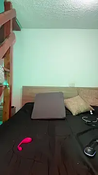 Moon Blake online show from February 4, 2026, 2:06 am