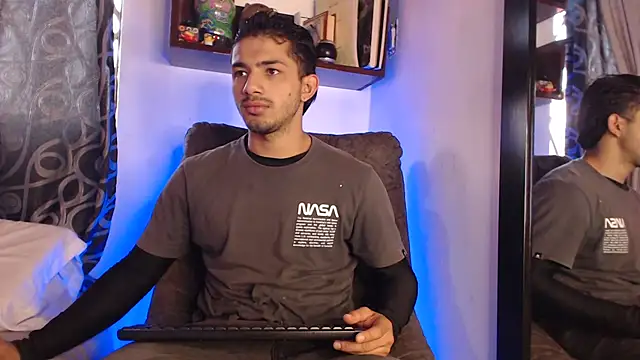 ArturoCardona  online show from April 1, 2026, 12:06 pm