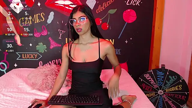 Lola Pierce online show from November 14, 2025, 12:09 pm