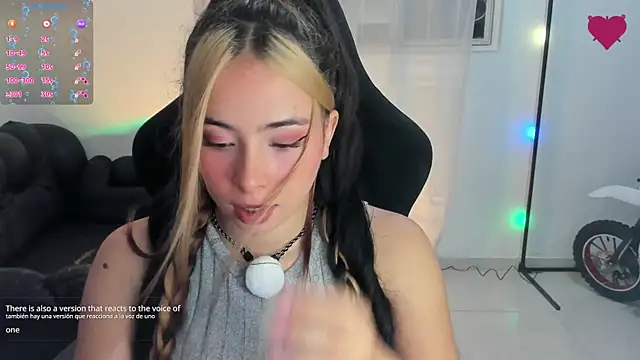 Snapshot of Aishelyng chatting on September 16, 2025, 12:11 am Aishelyng online show from September 16, 2025, 12:11 am