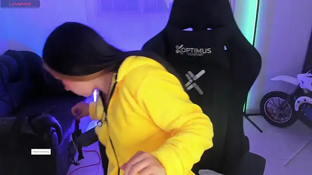 Snapshot of Aishelyng chatting on October 15, 2025, 10:40 pm Aishelyng online show from October 15, 2025, 10:40 pm