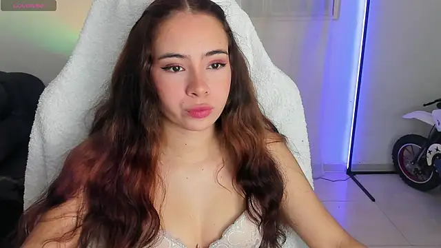 Snapshot of Aishelyng chatting on November 23, 2025, 5:34 pm Aishelyng online show from November 23, 2025, 5:34 pm