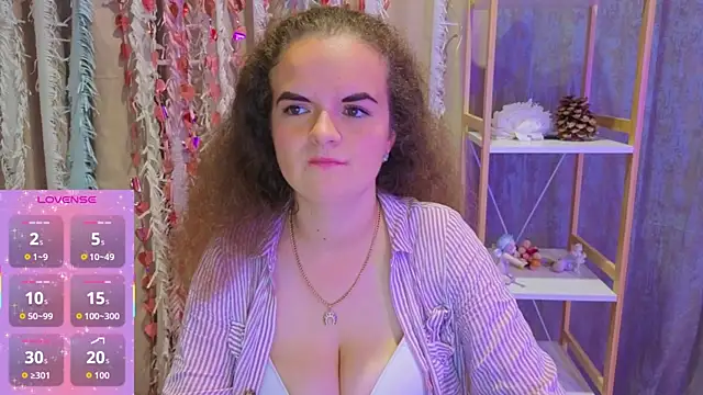 Snapshot of Luisa_Rosee chatting on October 9, 2025, 7:58 pm Luisa Rosee online show from October 9, 2025, 7:58 pm