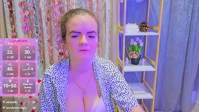 Snapshot of Luisa_Rosee chatting on November 12, 2025, 8:23 pm Luisa Rosee online show from November 12, 2025, 8:23 pm