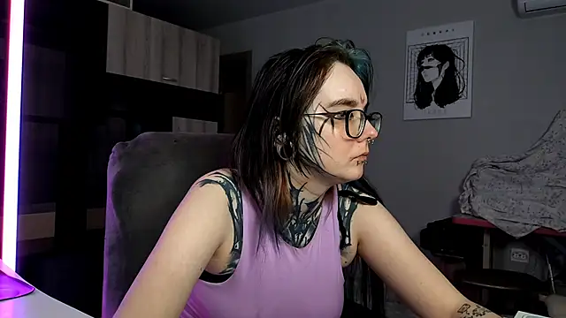 HighelikeGirl online show from November 4, 2025, 7:01 am