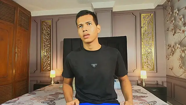 Snapshot of KingStark_ chatting on December 23, 2025, 3:28 am KingStark online show from December 23, 2025, 3:28 am