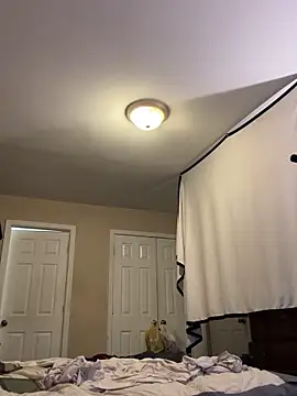 KeYBuMp323 online show from September 18, 2025, 2:31 pm