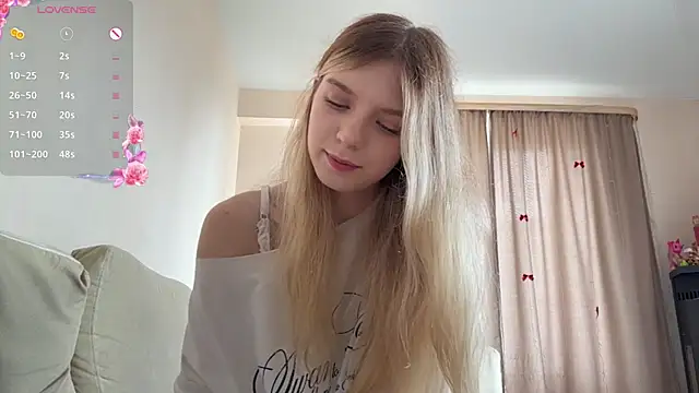 Snapshot of FruityXo chatting on July 5, 2026, 12:01 pm FruityXo online show from July 5, 2026, 12:01 pm