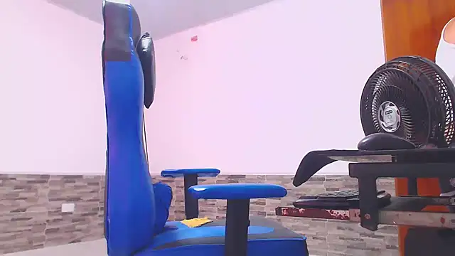 Snapshot of mister_cum1999 chatting on November 11, 2025, 4:35 pm mister cum1999 online show from November 11, 2025, 4:35 pm