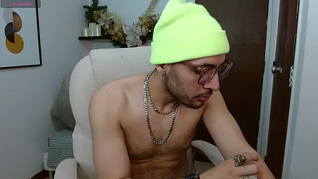   Damian    online show from December 14, 2025, 10:04 pm