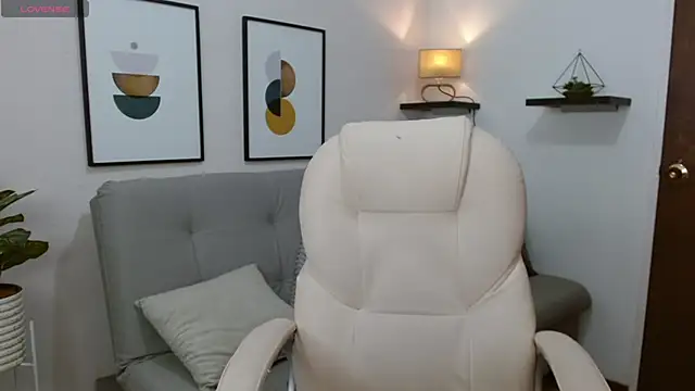   Damian    online show from November 3, 2025, 11:30 pm