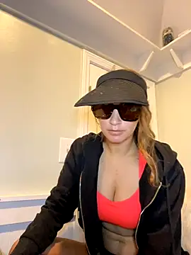 Snapshot of Lilamelon chatting on September 29, 2025, 1:45 am Lilamelon online show from September 29, 2025, 1:45 am