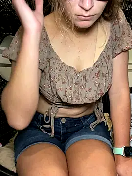 Snapshot of Lilamelon chatting on September 18, 2025, 7:50 pm Lilamelon online show from September 18, 2025, 7:50 pm