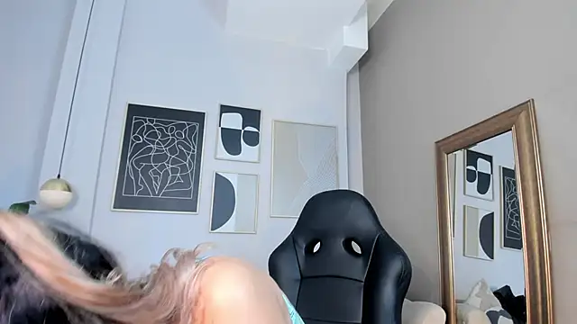 Snapshot of marie_bass chatting on May 22, 2026, 12:36 pm marie bass online show from May 22, 2026, 12:36 pm