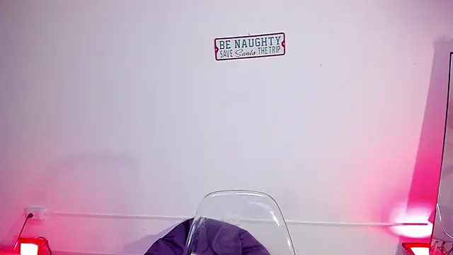 Snapshot of BellaRoux1 chatting on November 20, 2025, 12:17 pm BellaRoux1 online show from November 20, 2025, 12:17 pm