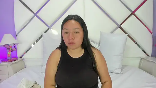 Snapshot of BellaRoux1 chatting on December 4, 2025, 12:15 pm BellaRoux1 online show from December 4, 2025, 12:15 pm