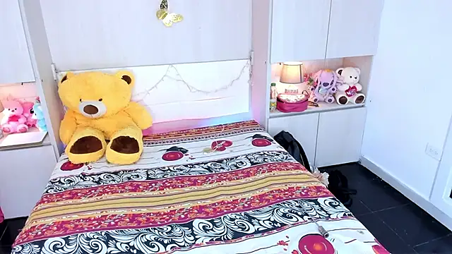 LilyWhitney online show from March 26, 2026, 4:11 am