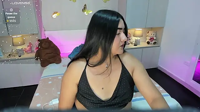 Snapshot of LilyWhitney chatting on February 18, 2026, 4:10 am LilyWhitney online show from February 18, 2026, 4:10 am