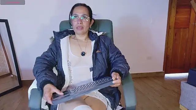 Snapshot of Vanessa_7_ chatting on February 17, 2026, 9:45 pm Vanessa 7 online show from February 17, 2026, 9:45 pm