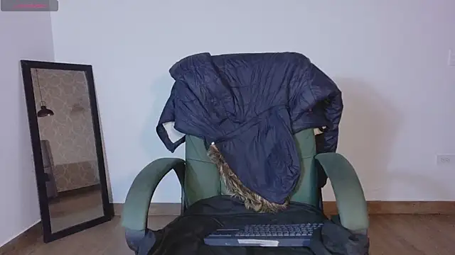 Snapshot of Vanessa_7_ chatting on December 16, 2025, 10:14 pm Vanessa 7 online show from December 16, 2025, 10:14 pm