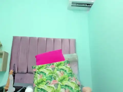 Snapshot of evelyn_morgan1 chatting on December 19, 2025, 2:15 am evelyn morgan1 online show from December 19, 2025, 2:15 am