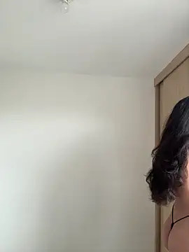 LauraCatalina online show from October 27, 2025, 12:06 pm