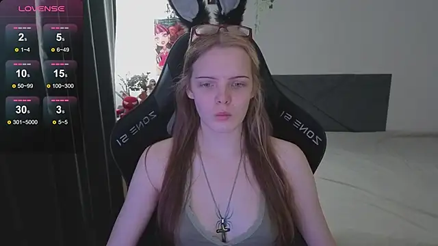 Snapshot of Luna_Navy chatting on October 24, 2025, 9:08 am Luna Navy online show from October 24, 2025, 9:08 am